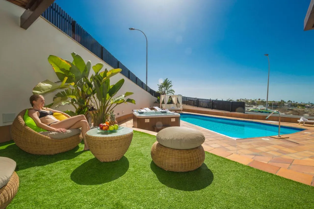 Villa Amadores N2 contacts
